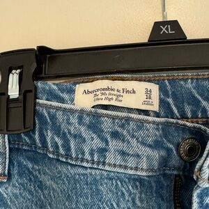 Abercrombie & Fitch 90’s Straight Ultra High Rise